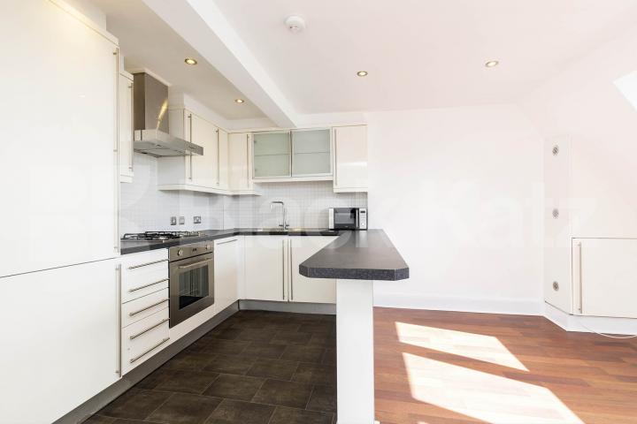 Beautiful three double bedroom flat set in a period conversion mins to tube Marlborough Road, Upper Holloway